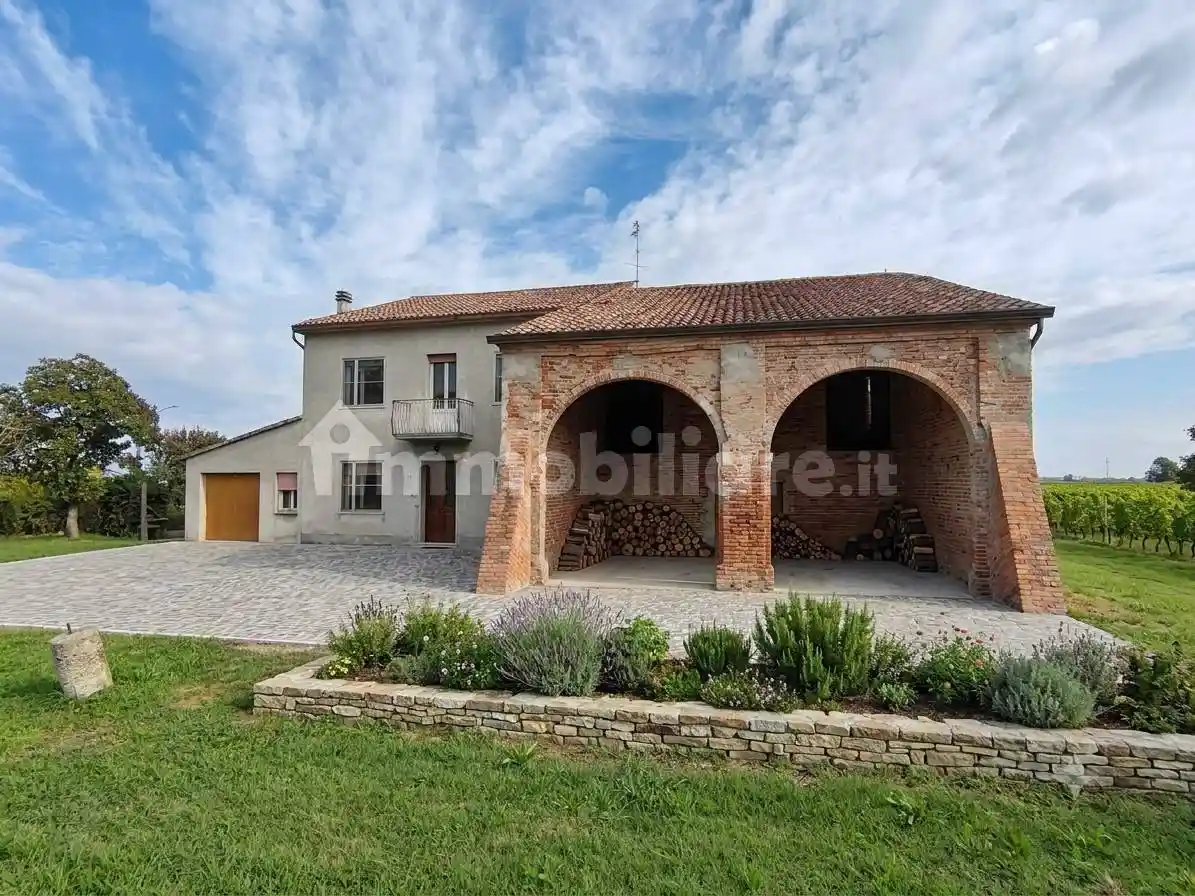 Villa in vendita a Poggio Rusco