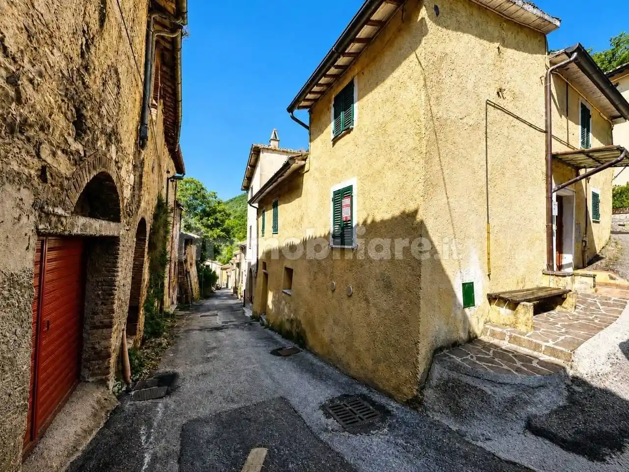 Casa indipendente in vendita a Foligno