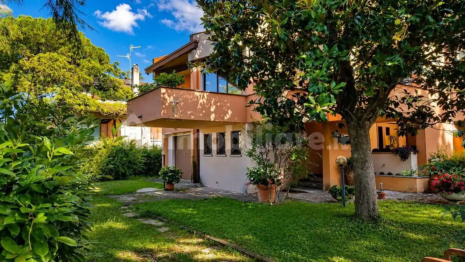 Casa indipendente in vendita a Foligno