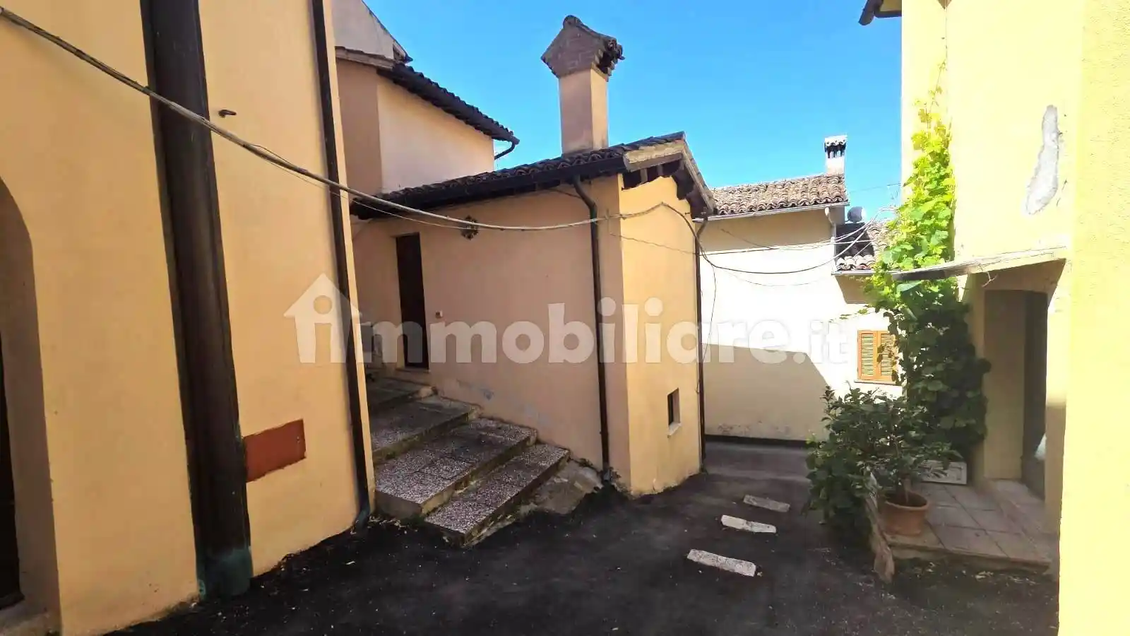 Casa indipendente in vendita a Foligno