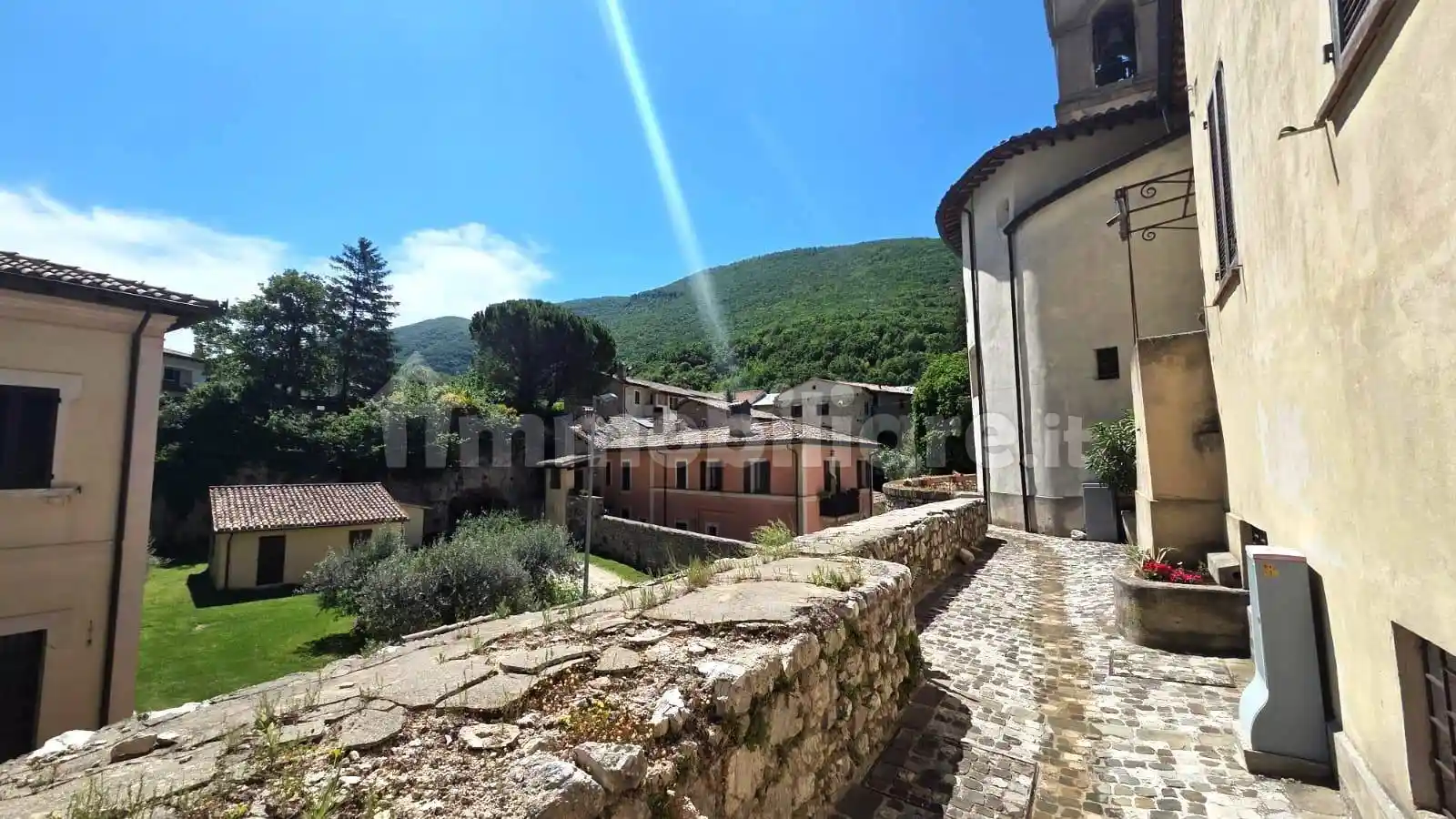 Casa indipendente in vendita a Foligno