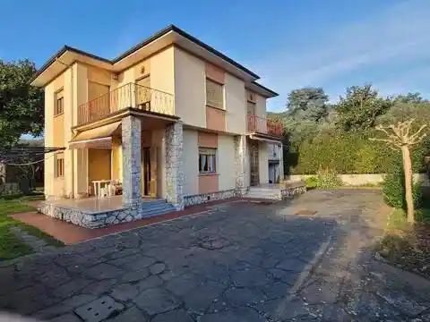 Villa in vendita a Seravezza