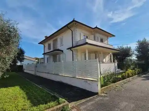 Villa in affitto a Seravezza