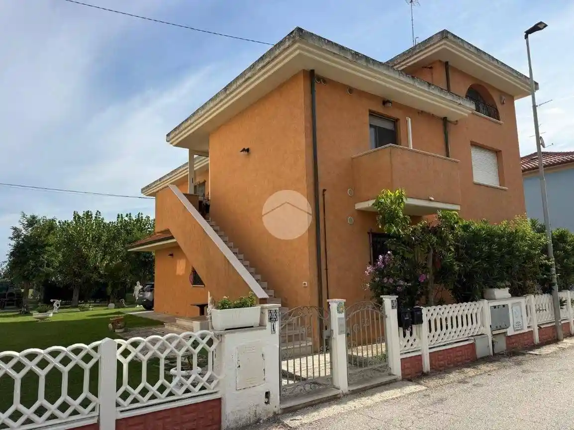Casa indipendente in vendita a Fano
