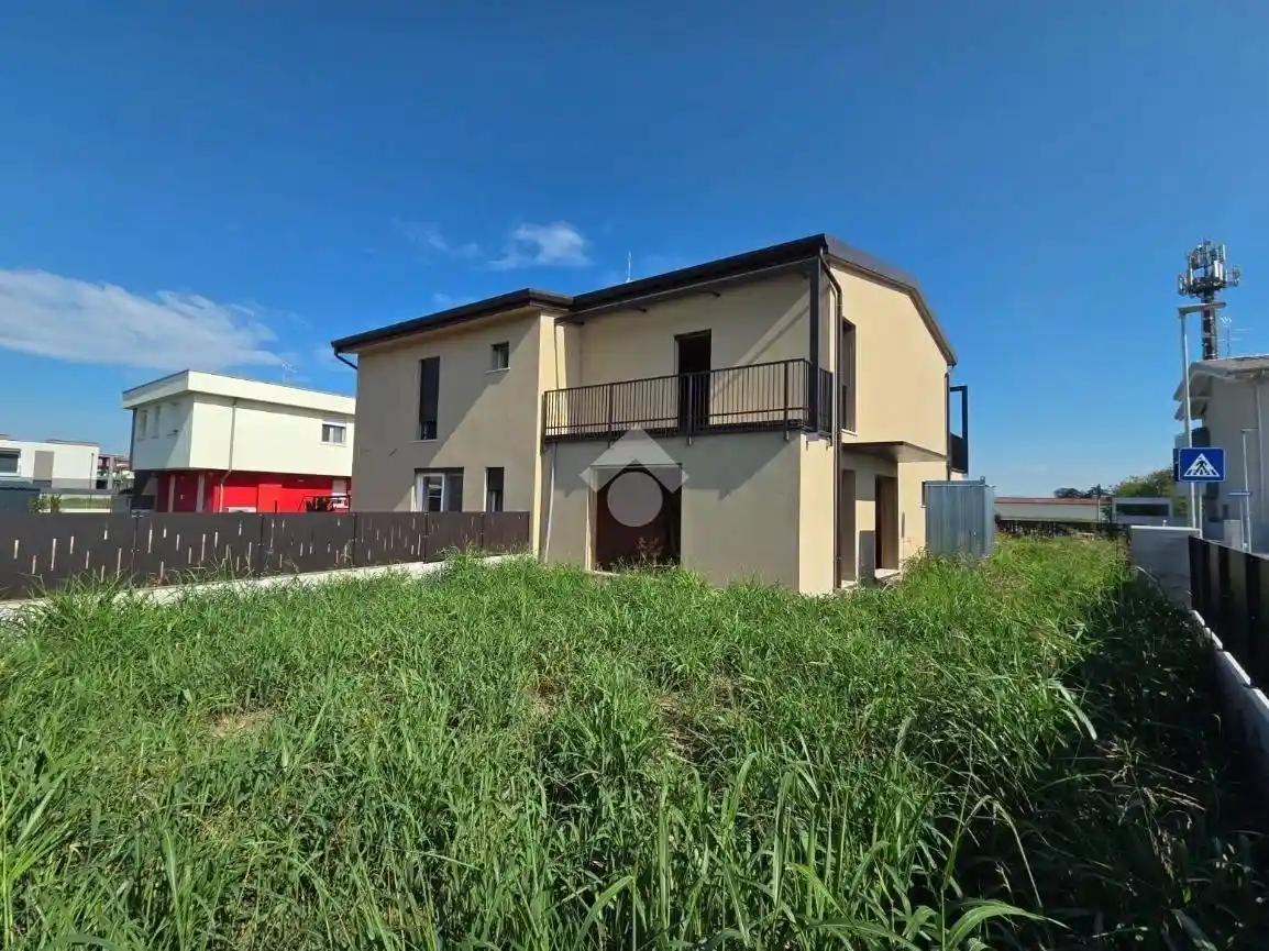 Villa in vendita a San Giovanni Lupatoto