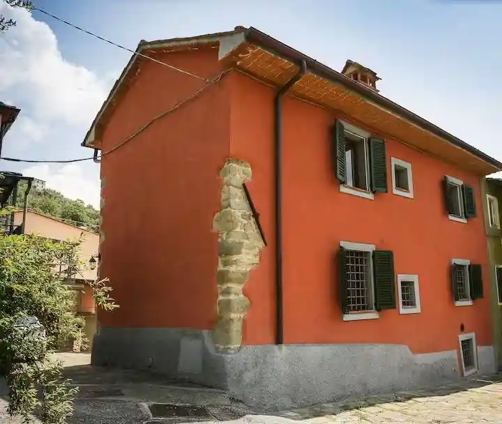 Casa indipendente in vendita a Pistoia