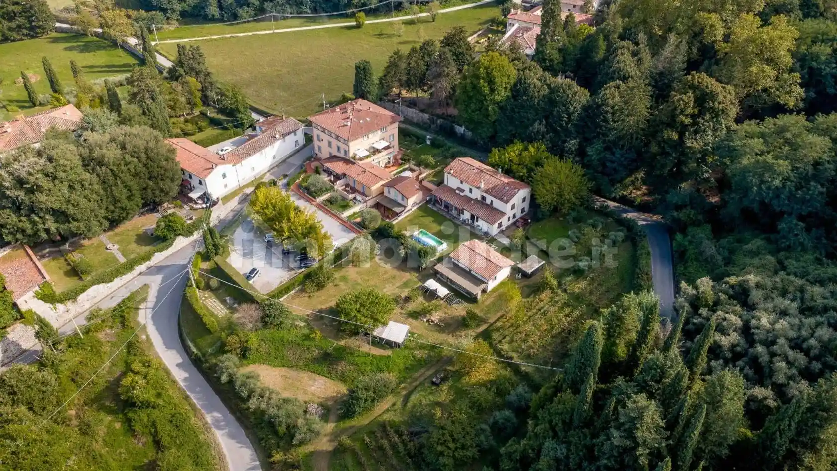 Rustico - Casale in vendita a Lucca