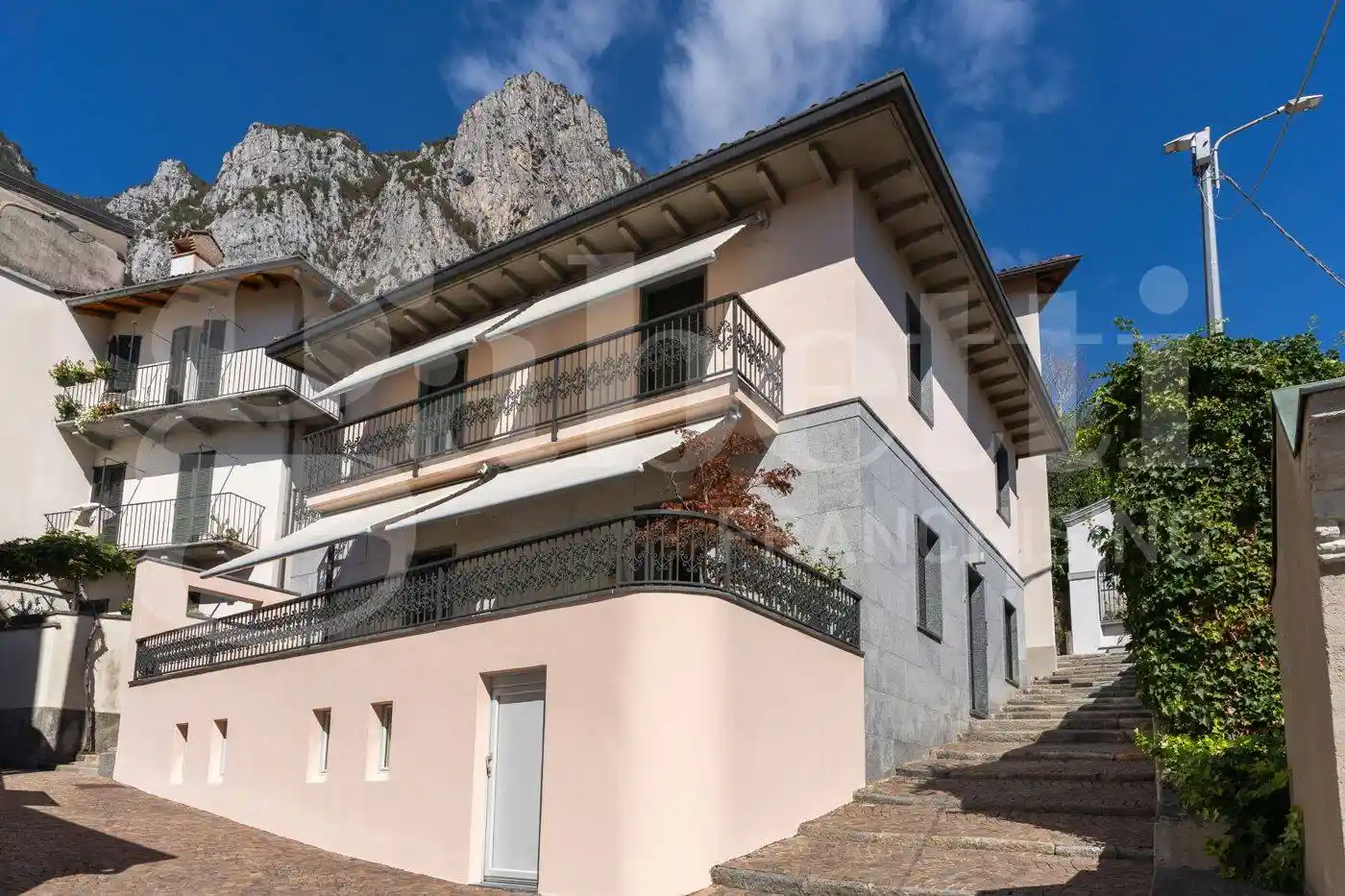 Casa indipendente in vendita a Lecco