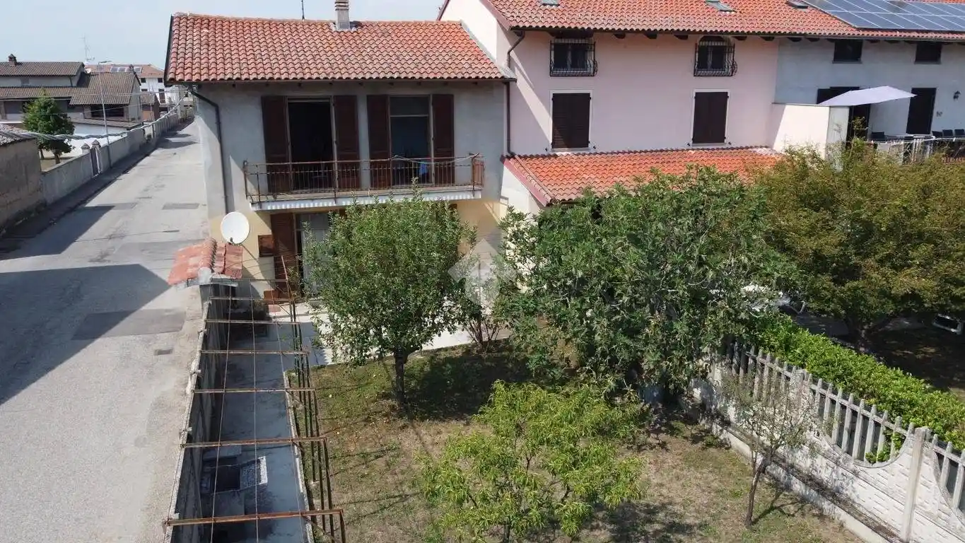 Casa indipendente in vendita a Palazzolo Vercellese