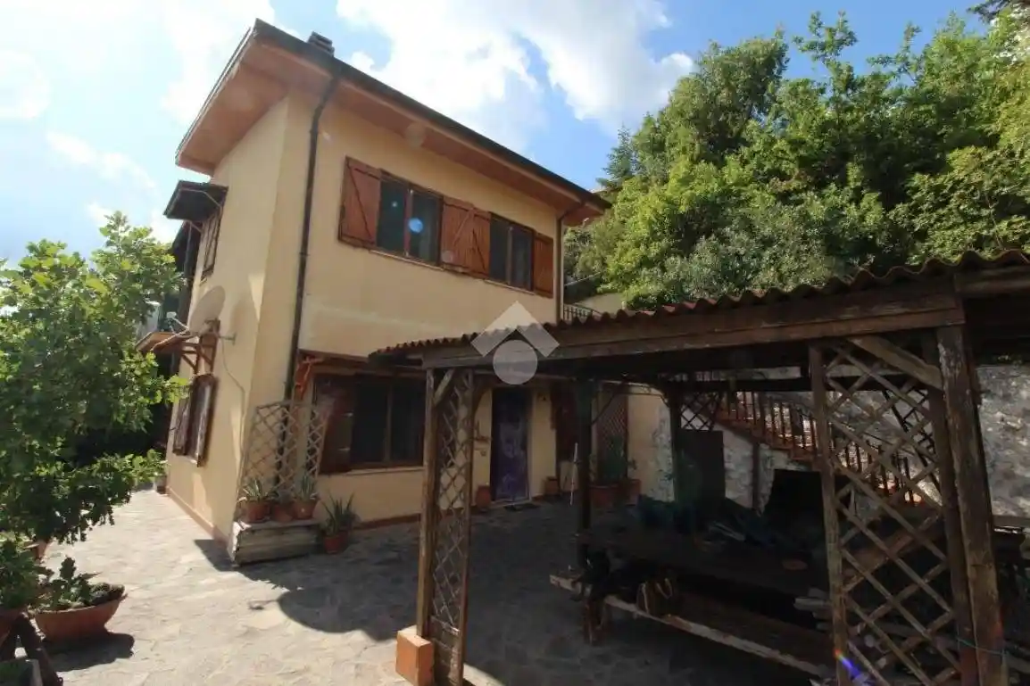 Villa in vendita a Ascrea