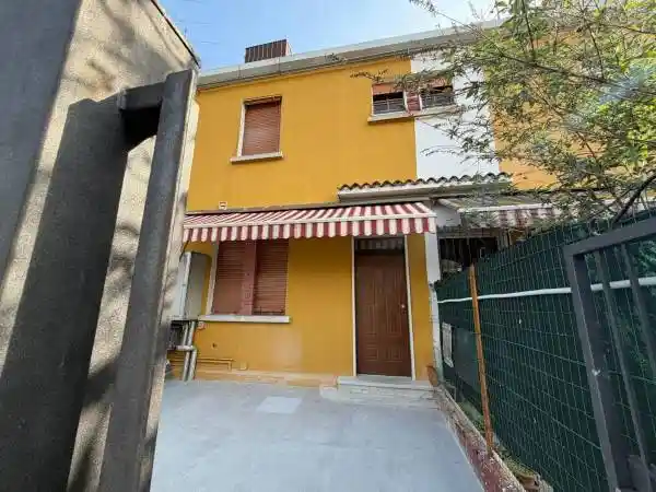 Casa indipendente in vendita a Brescia