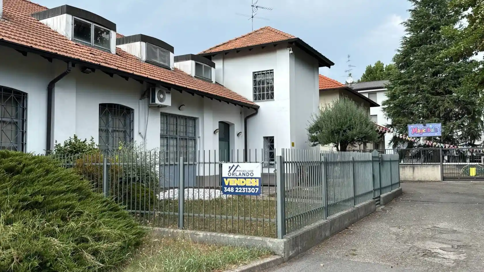 Palazzo - Edificio in vendita a Ferno