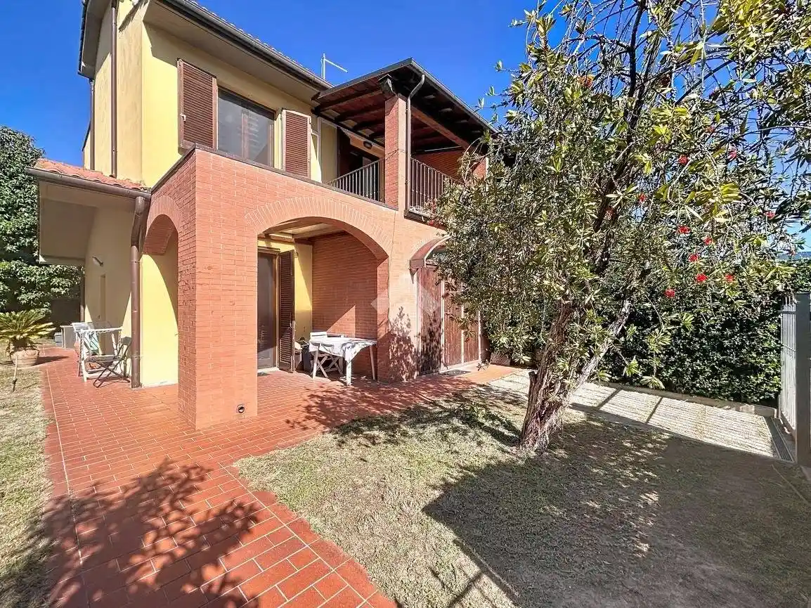 Appartamento in vendita a Cascina