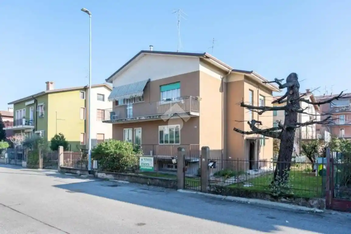 Villa in vendita a Villafranca di Verona