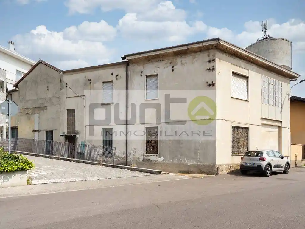 Palazzo - Edificio in vendita a Seregno