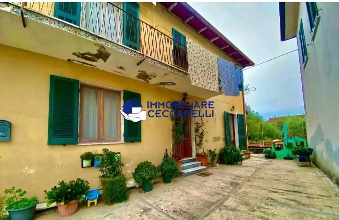 Casa indipendente in vendita a Massa