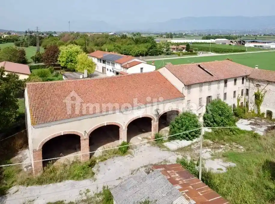 Palazzo - Edificio in vendita a Sandrigo