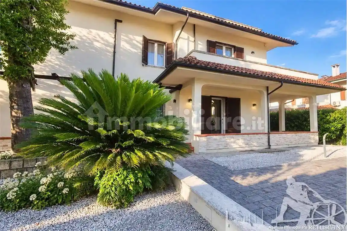 Villa in vendita a Montignoso