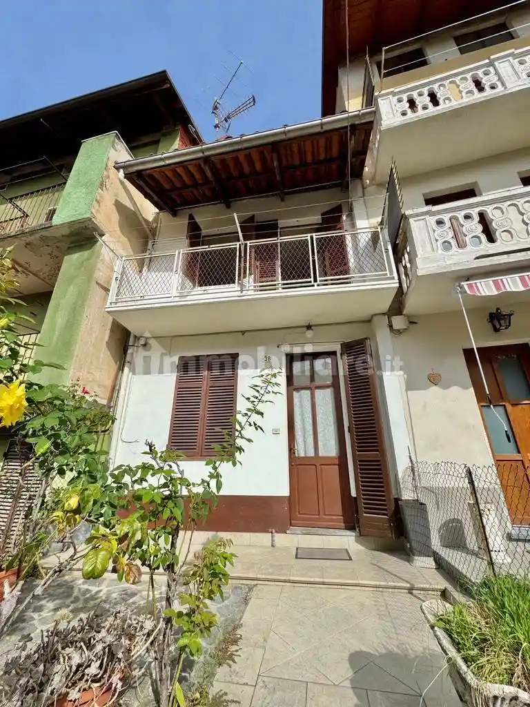 Casa indipendente in vendita a Zumaglia