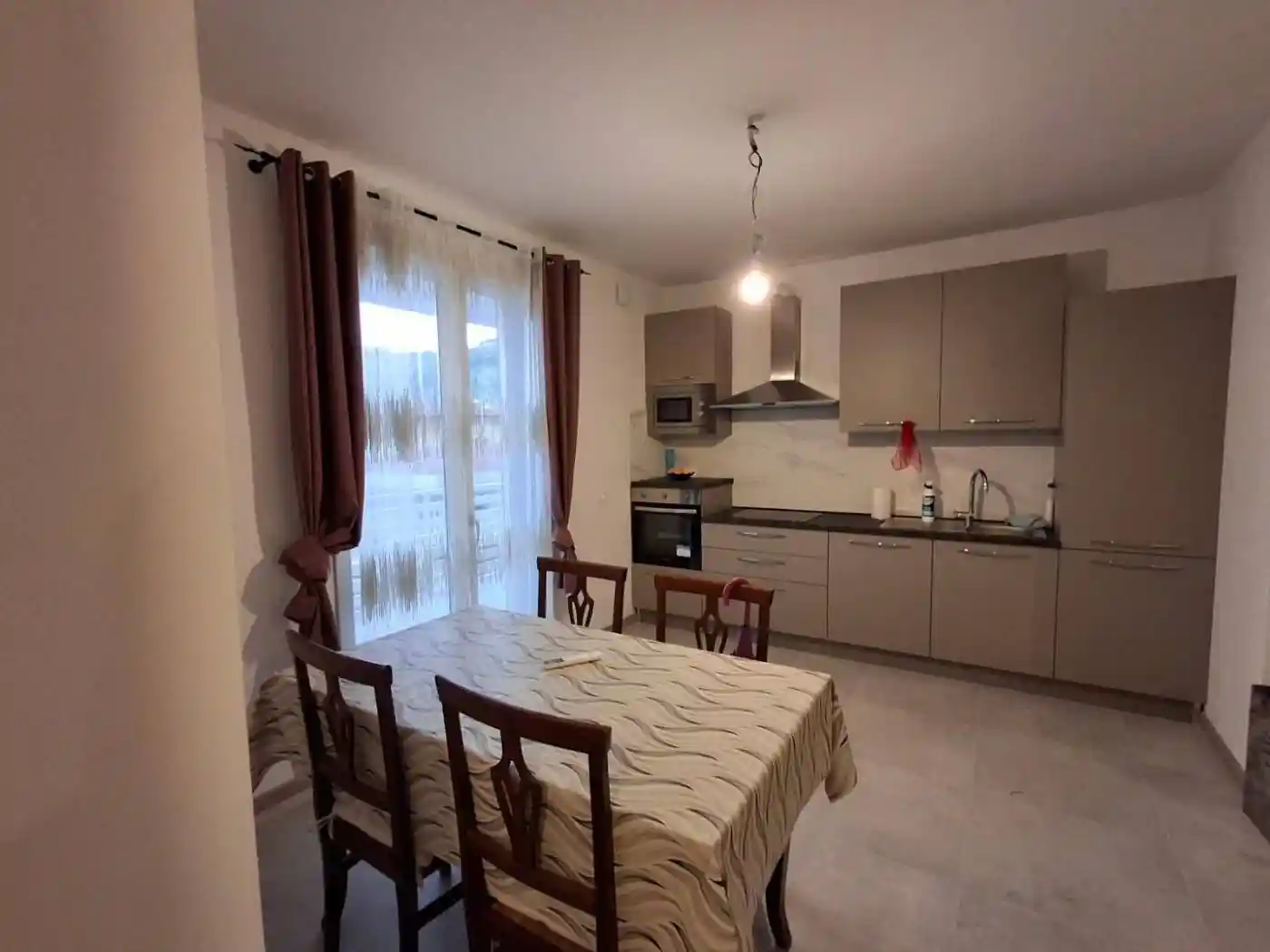 Appartamento in affitto a Capraia e Limite