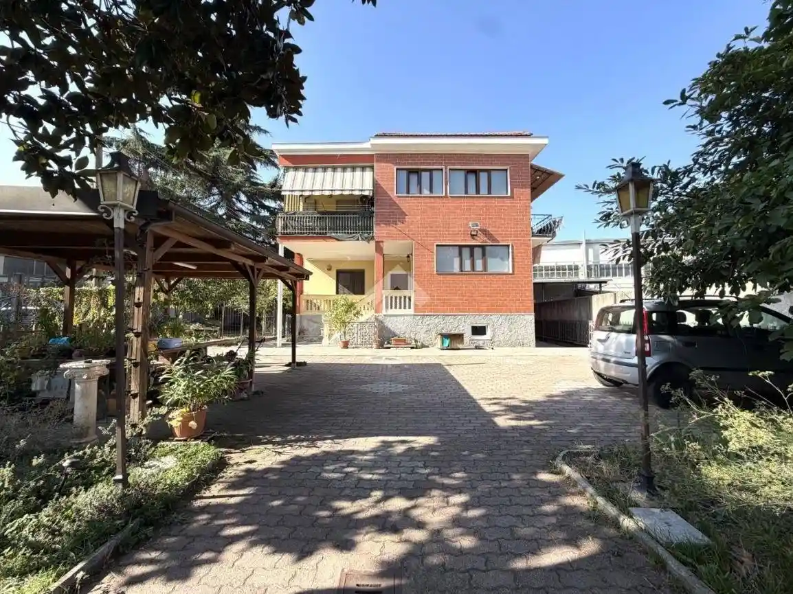 Villa in vendita a La Loggia