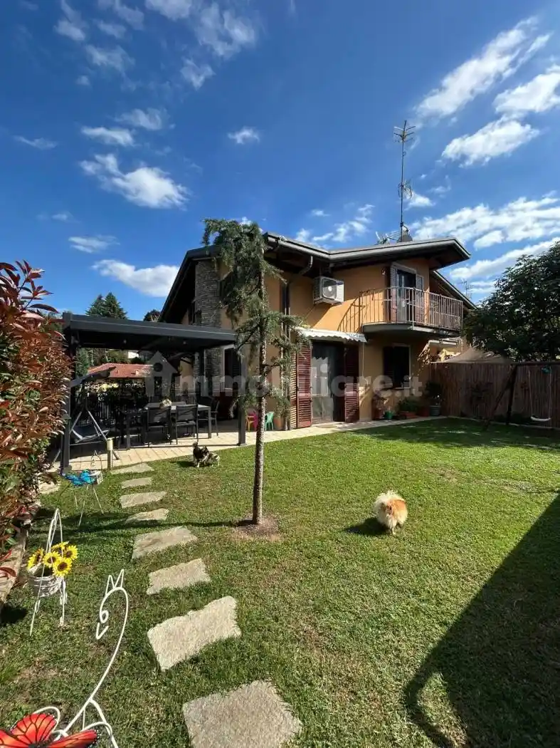 Casa indipendente in vendita a Appiano Gentile