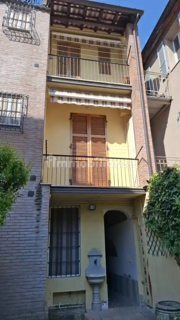 Casa indipendente in vendita a Piacenza
