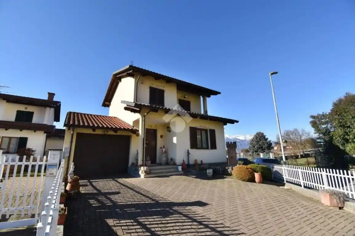 Villa in vendita a Bollengo