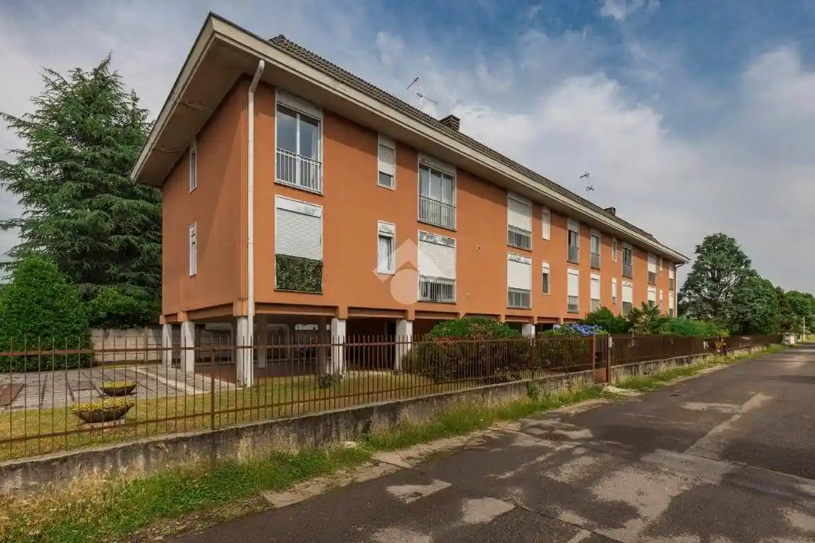 Appartamento in vendita a Gorla Minore