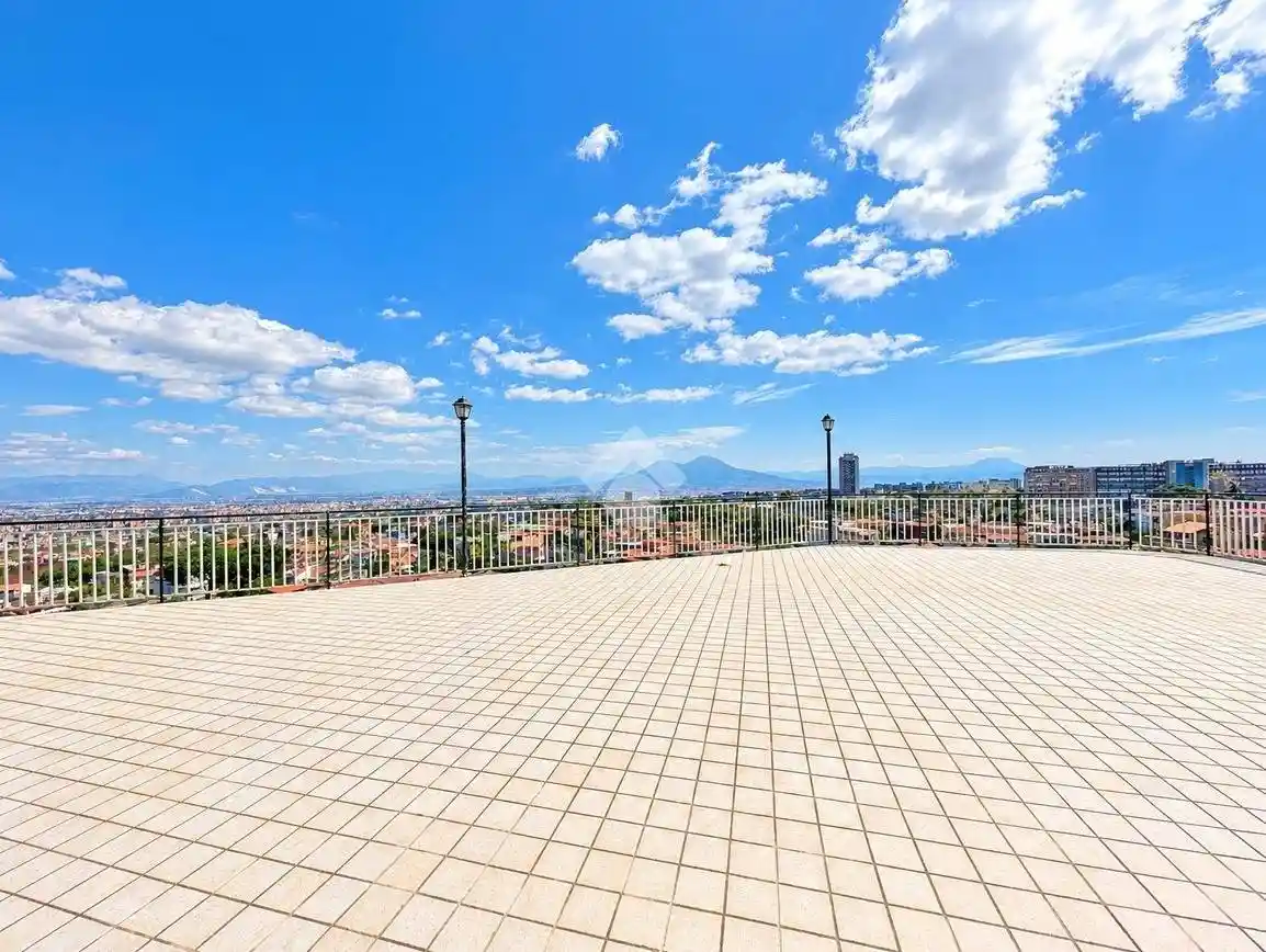 Appartamento in vendita a Napoli