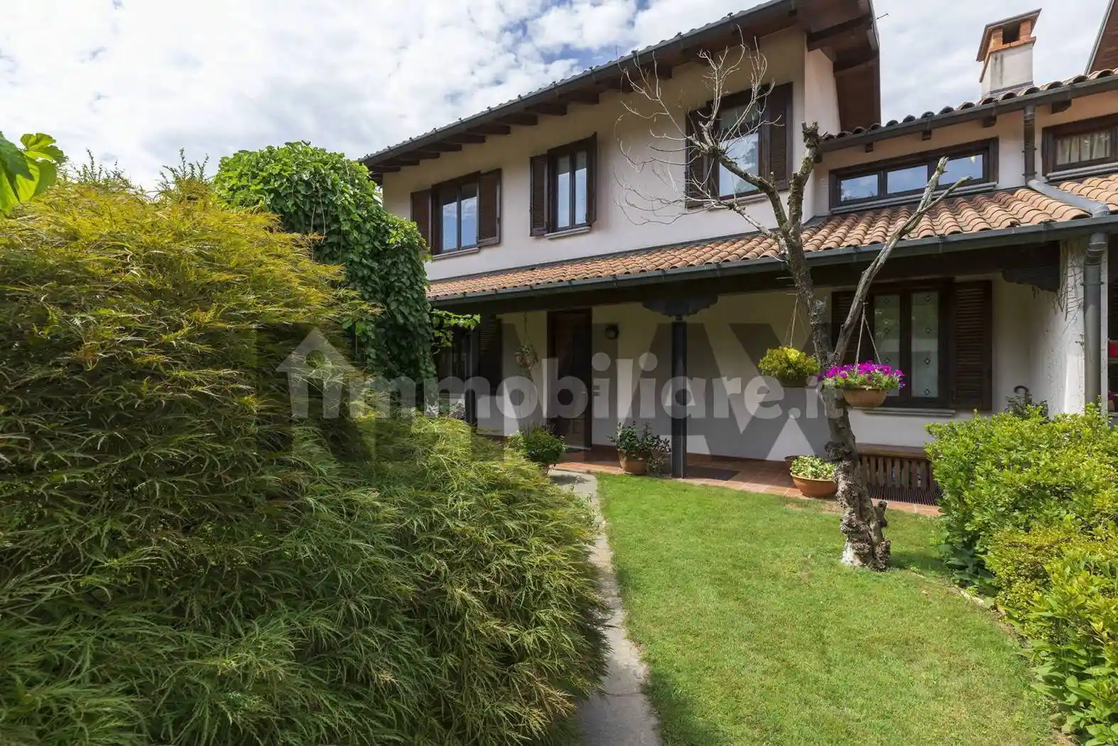 Villa in vendita a Buguggiate