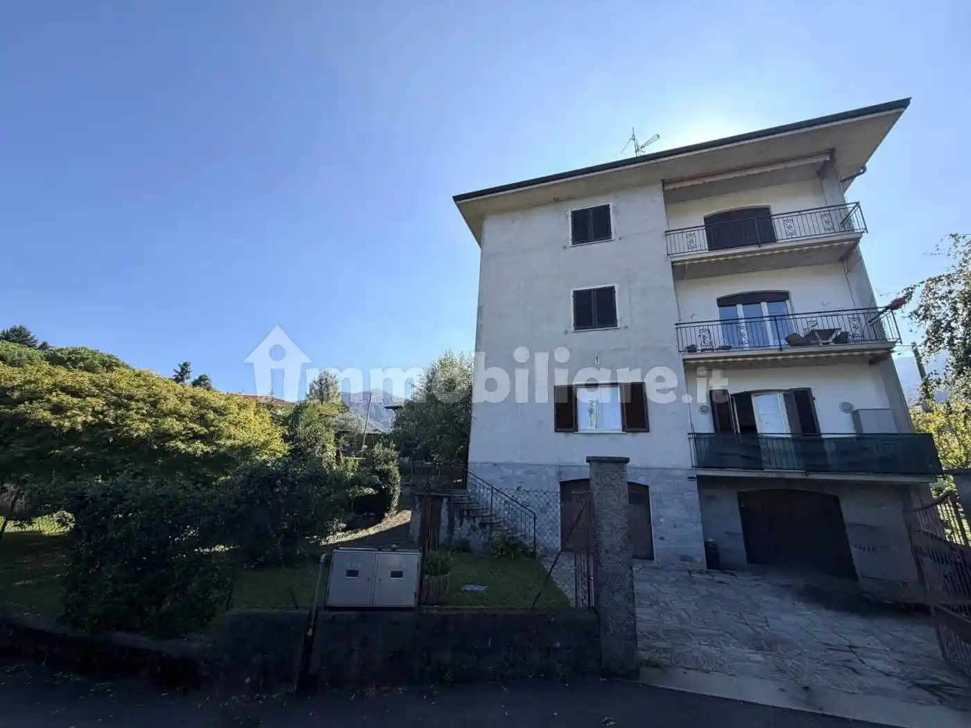 Villa in vendita a Castelveccana