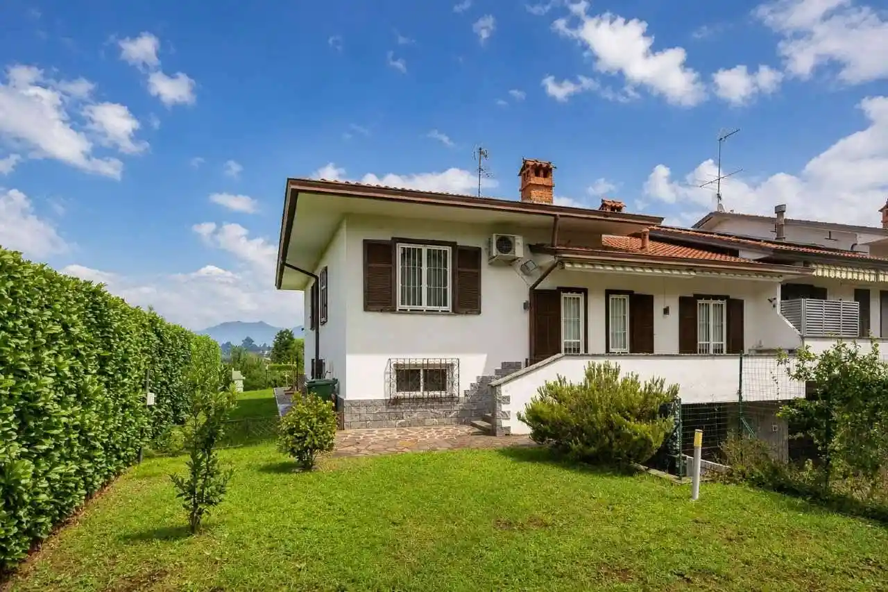 Villa in vendita a Renate