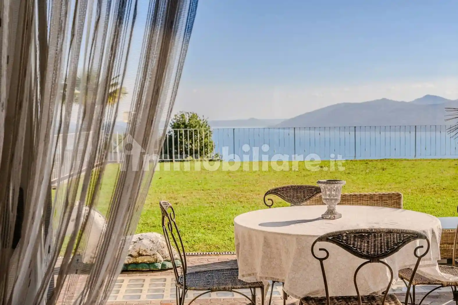 Villa in vendita a Arizzano