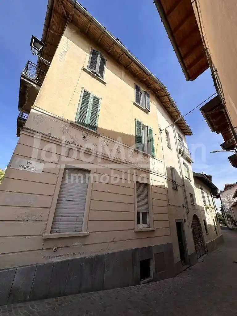 Casa indipendente in vendita a Gavirate