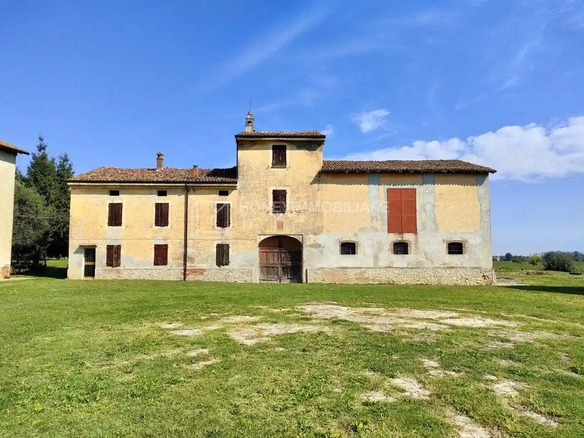 Rustico - Casale in vendita a Fidenza
