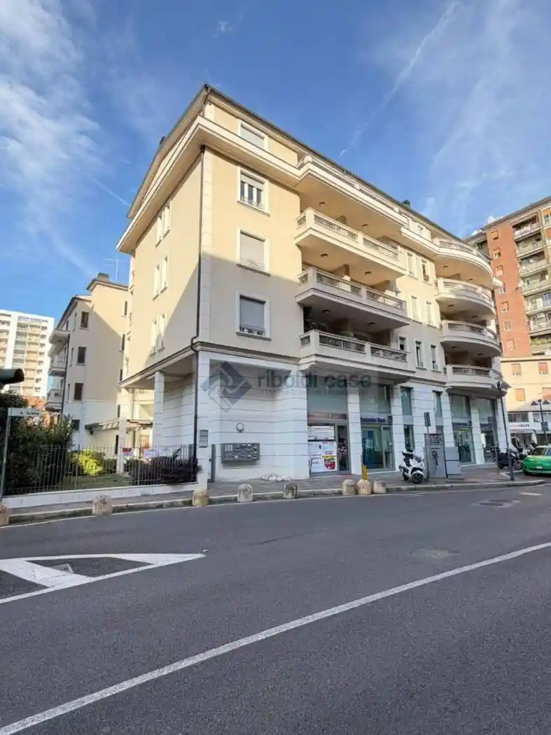 Appartamento in vendita a Seregno