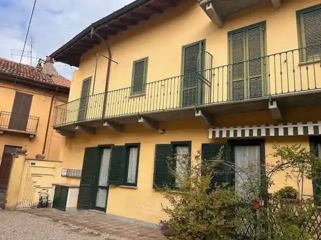 Appartamento in vendita a Angera