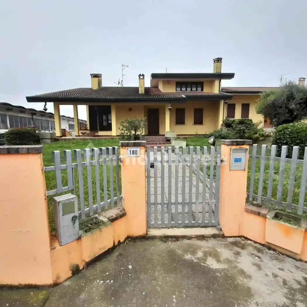 Villa in vendita a Casale di Scodosia