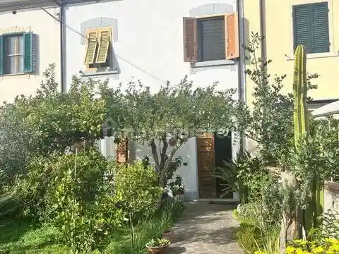 Villa in vendita a Cascina