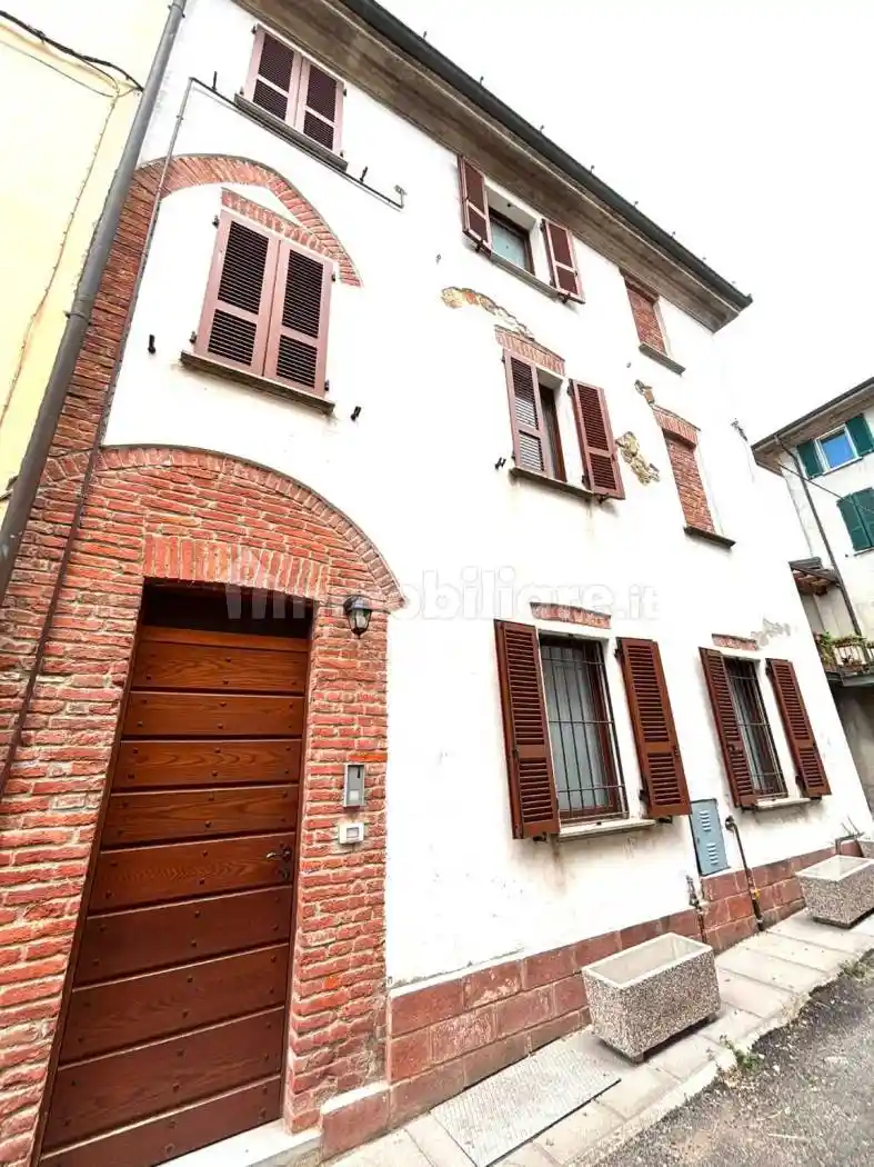 Villa in vendita a Rovescala