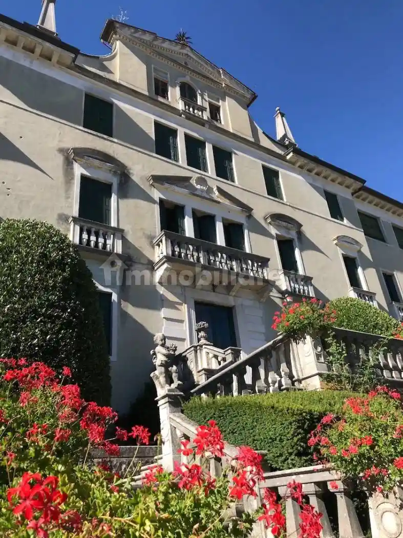 Palazzo - Edificio in vendita a Belluno