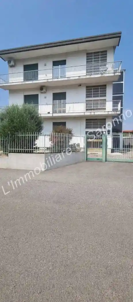 Palazzo - Edificio in vendita a Rovellasca
