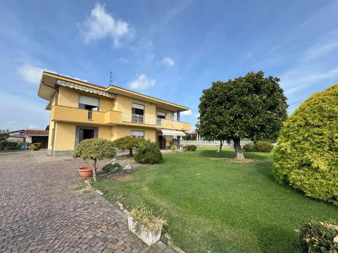 Villa in vendita a Oleggio