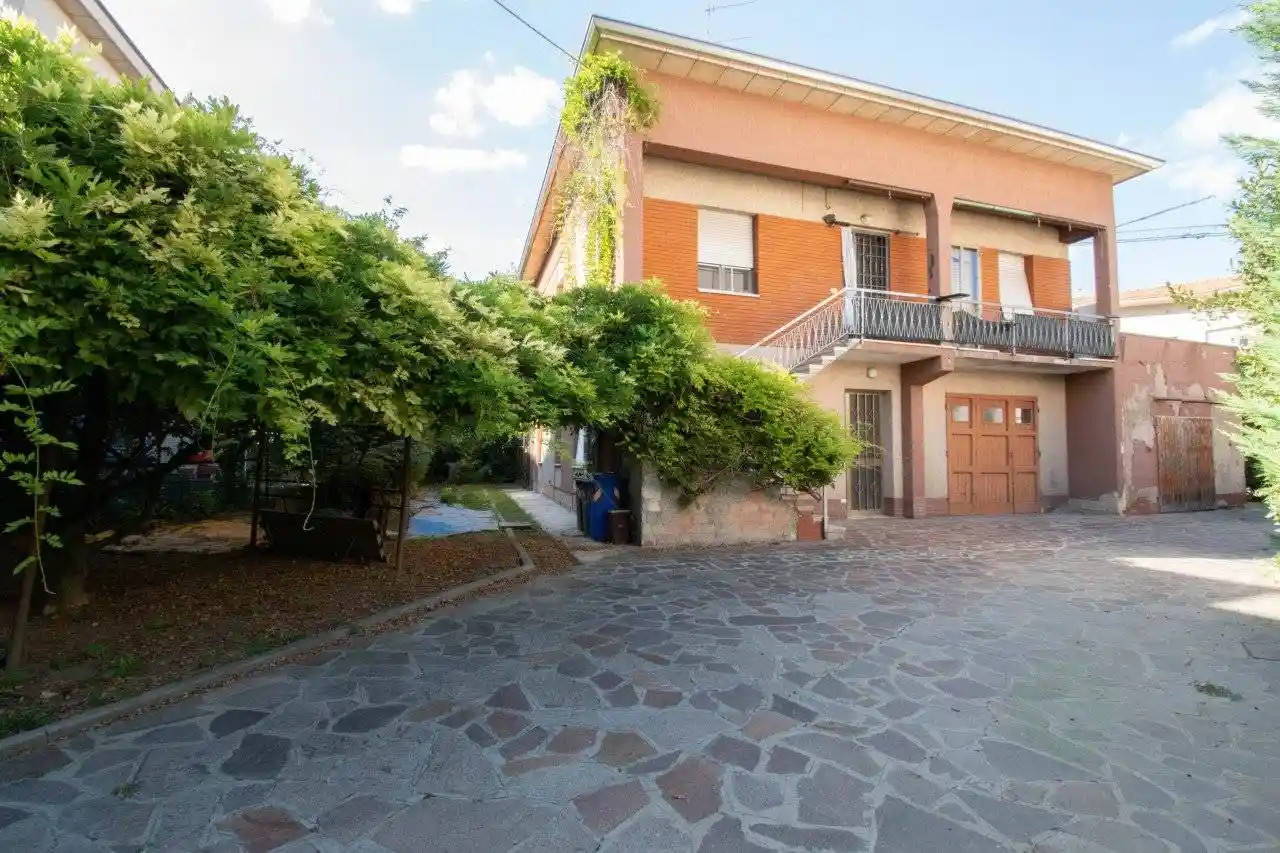 Villa in vendita a Carpi