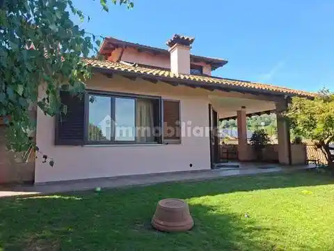 Villa in vendita a Meina