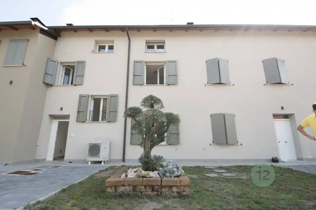 Villetta a schiera in affitto a Novi di Modena