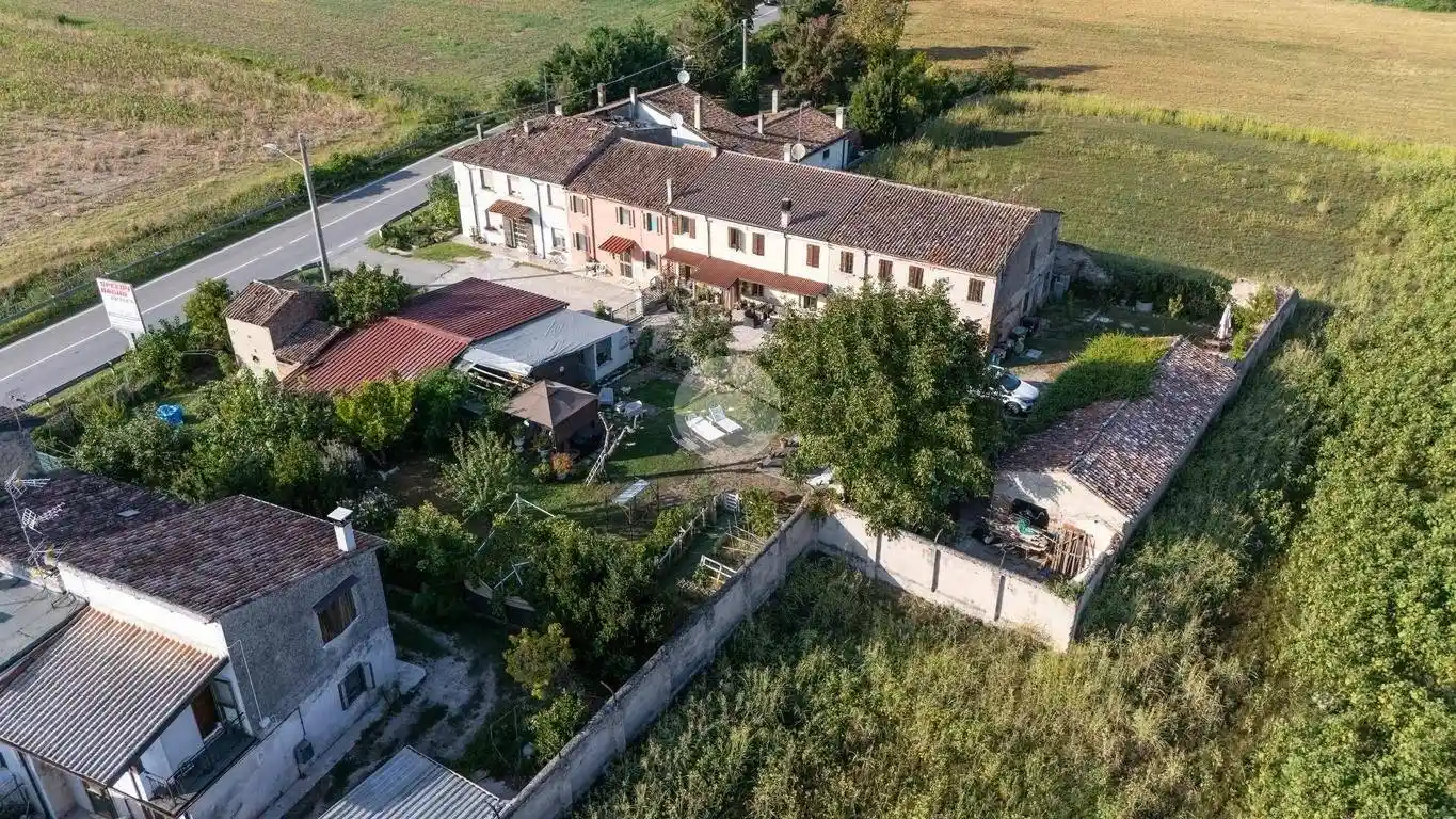 Casa indipendente in vendita a Borgo Virgilio