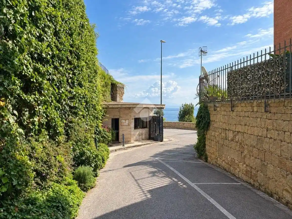 Appartamento in vendita a Napoli
