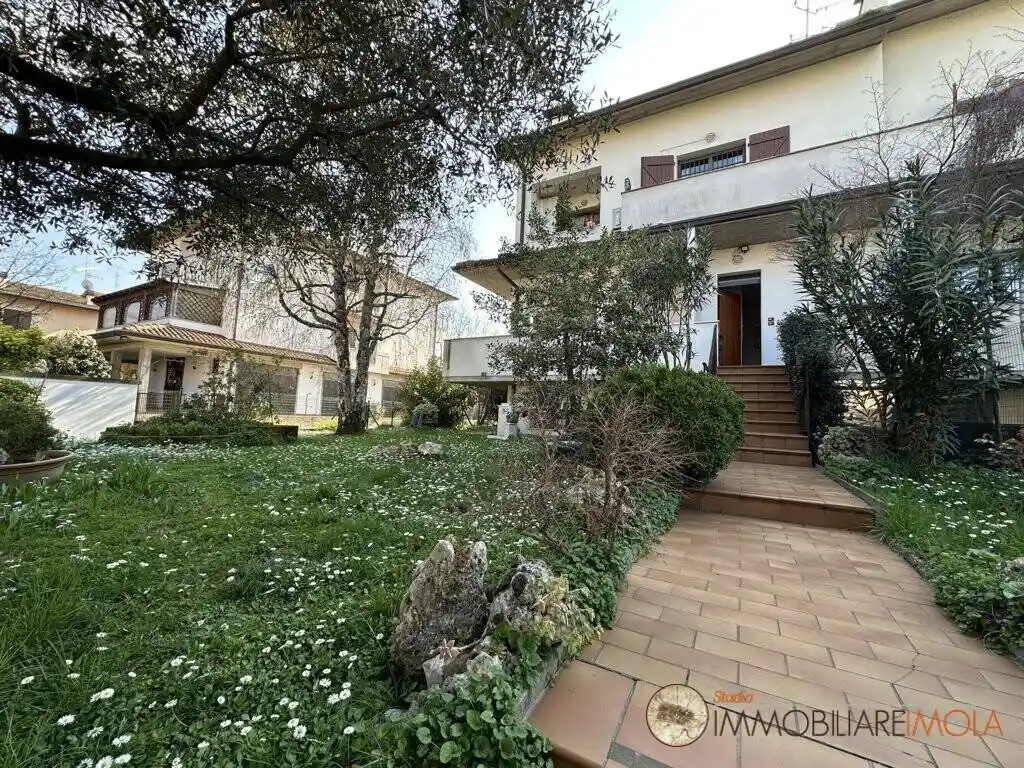 Villa in vendita a Imola